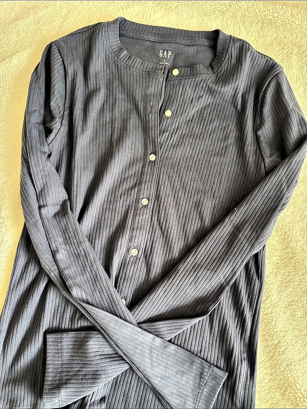 GAP Snug Long-Sleeve Button-Front Ribbed Top Small